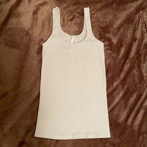 Aritzia Babaton lilac tank top size S